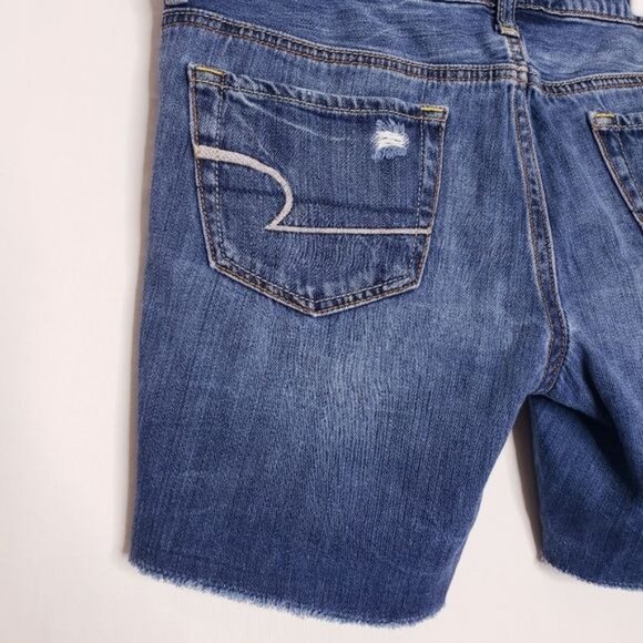American Eagle Distressed Frayed Hem Cutoff Denim Jean Shorts Women's Size 2 - Picture 5 of 10